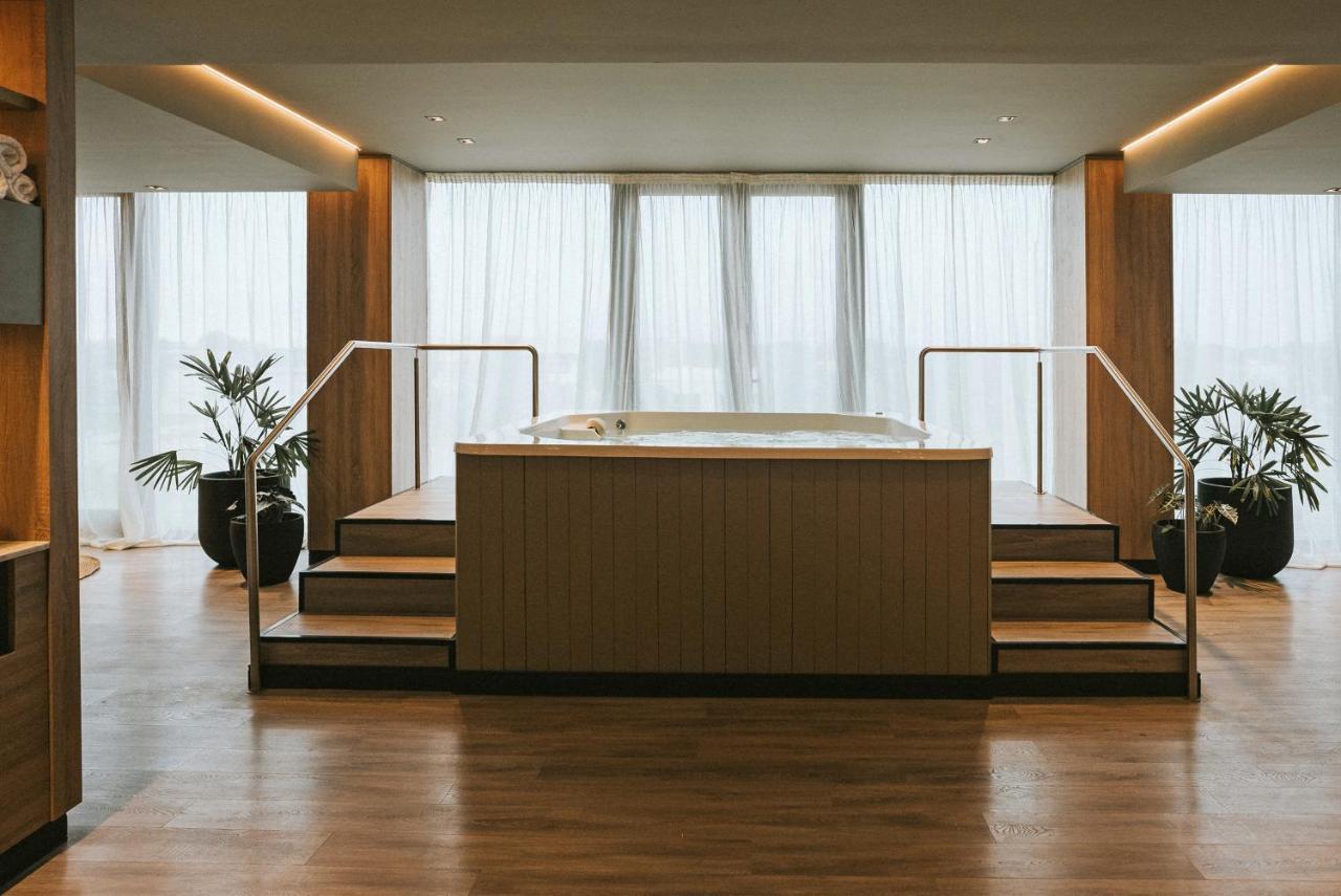 Howard Johnson Plaza La Ribera 레지스텐시아 외부 사진
