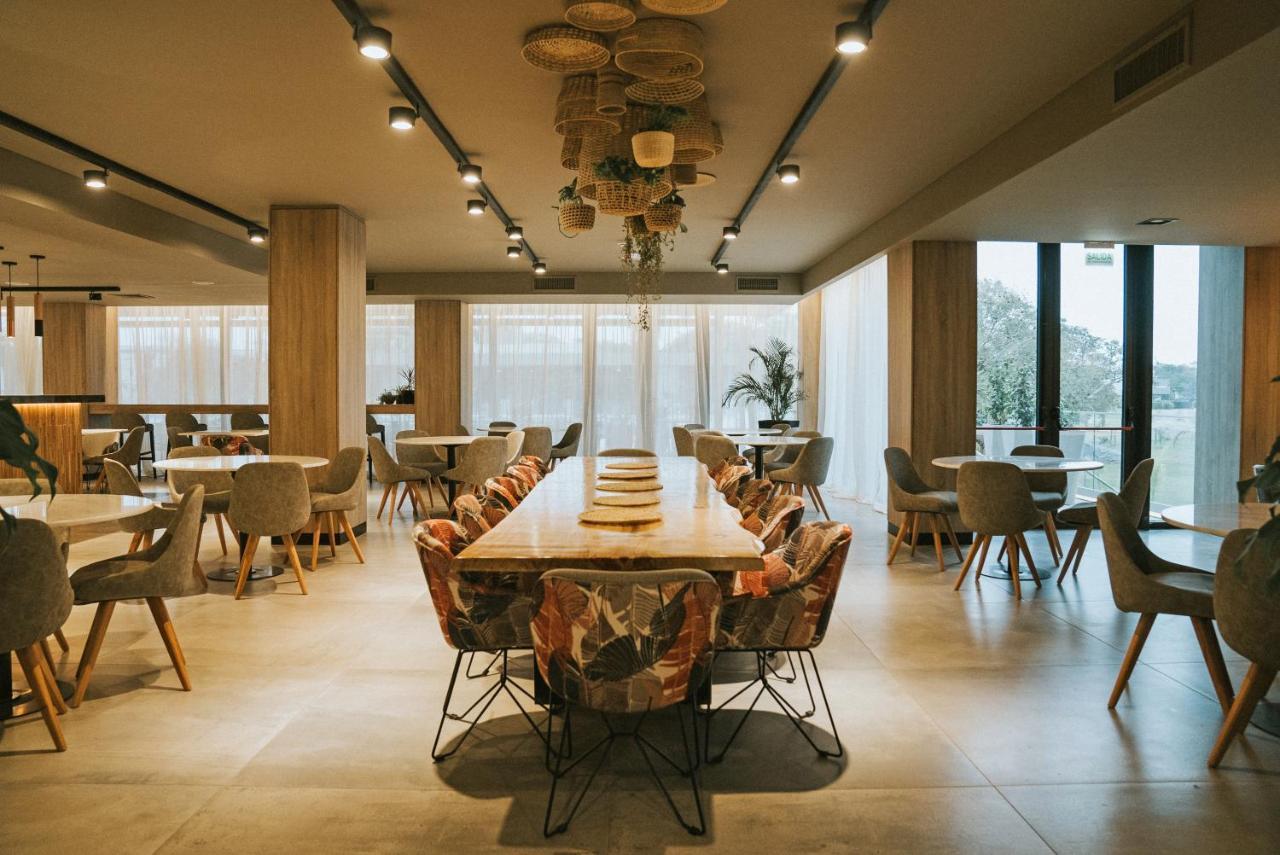 Howard Johnson Plaza La Ribera 레지스텐시아 외부 사진