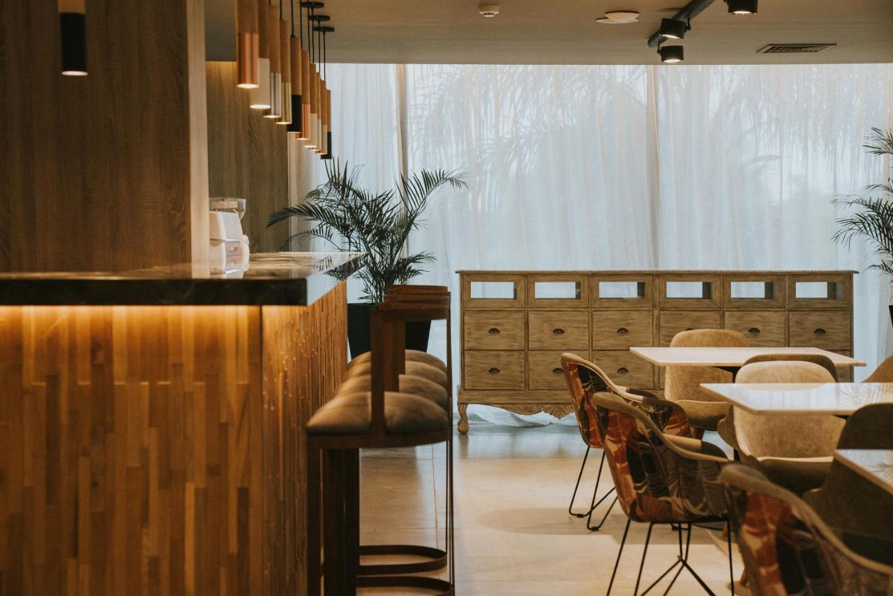 Howard Johnson Plaza La Ribera 레지스텐시아 외부 사진
